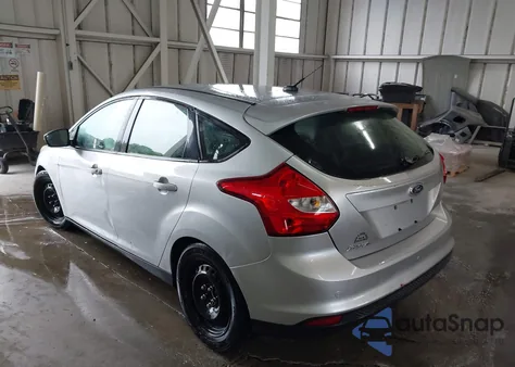2012 Ford Focus Se z USA, uszkodzony, nr VIN 1FAHP3K2XCL230023